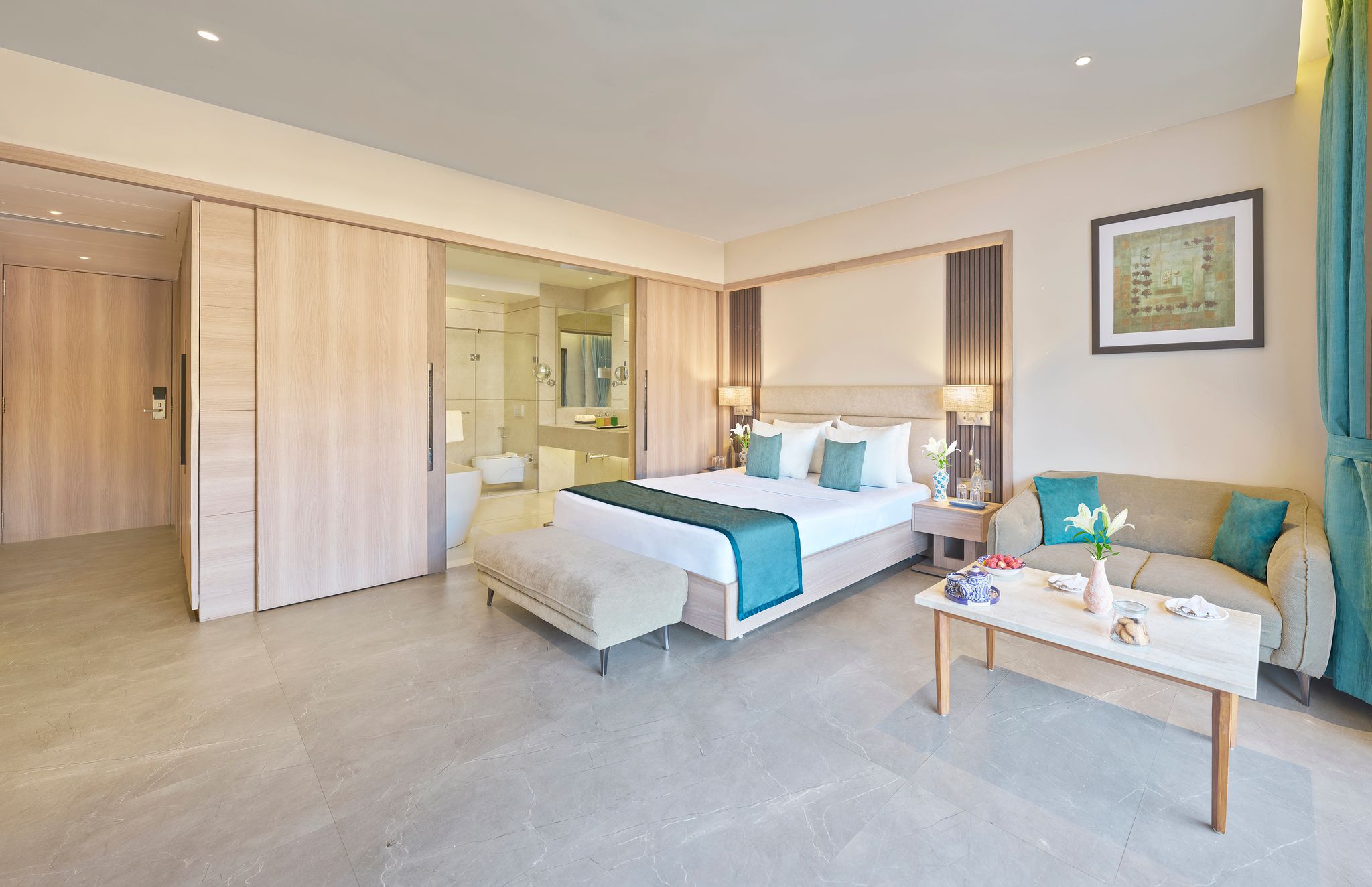 Royal Suite With Bathtub