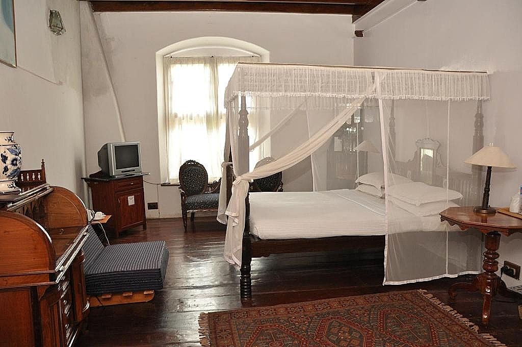 Old Courtyard Deluxe Double Room 8