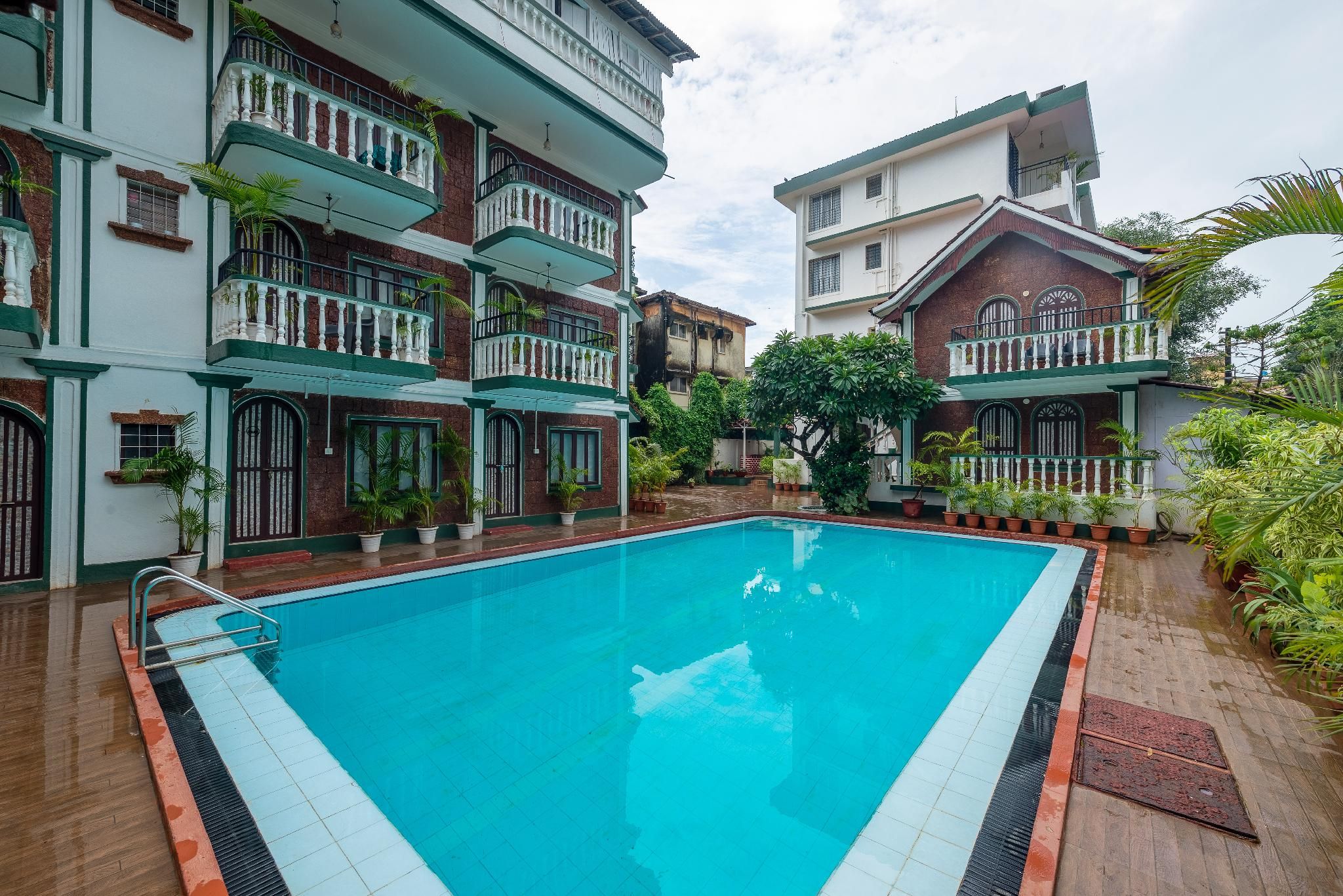 Swimming pool