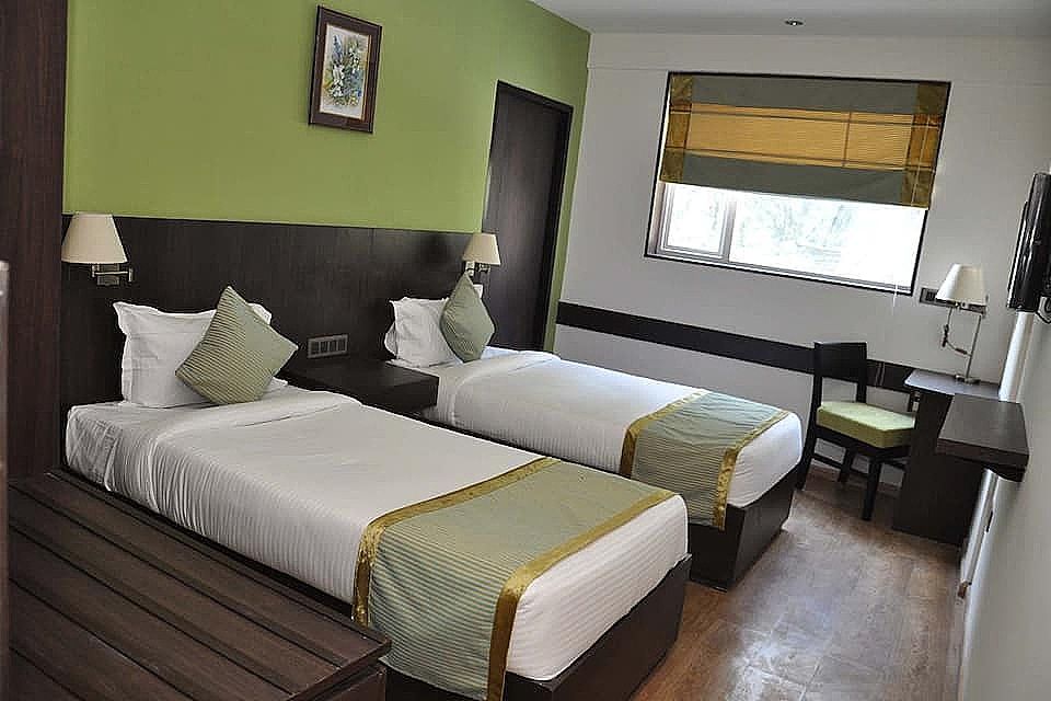 The Maple Leaf Premium Room Twin Bed