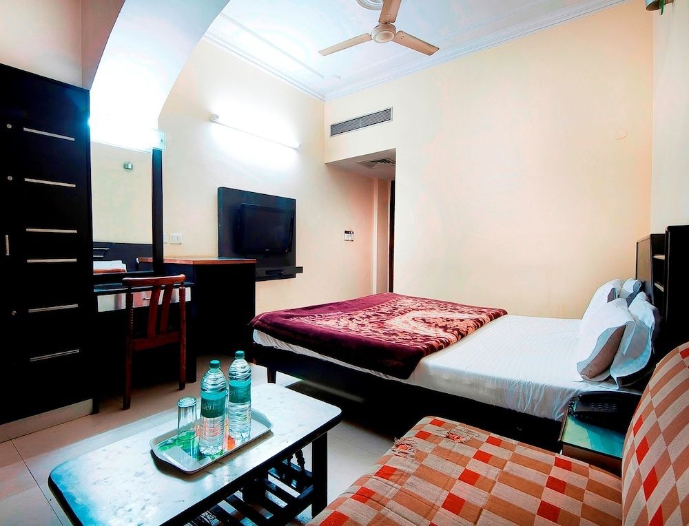 Hotel O Rachna tourist lodge Standard Double or Twin Room 4
