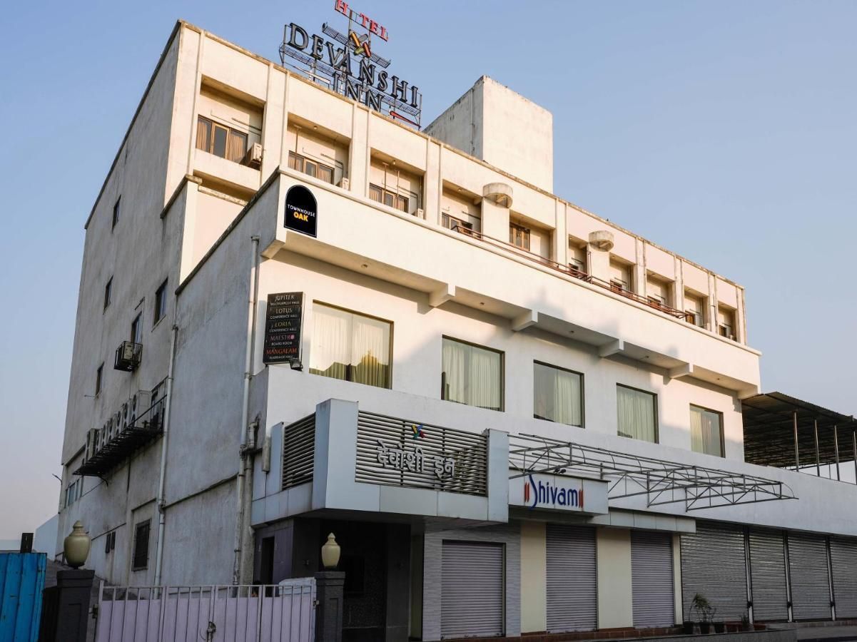 Super Townhouse OAK Hotel Devanshi Inn