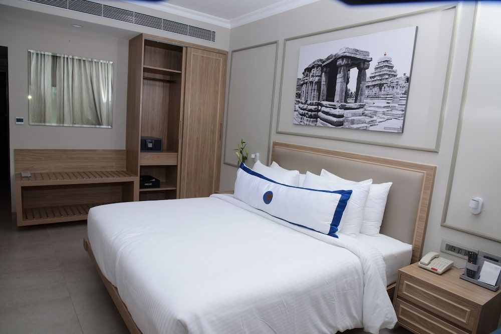 Fortune Inn Valley View, Manipal Deluxe Room (Deluxe King) 2