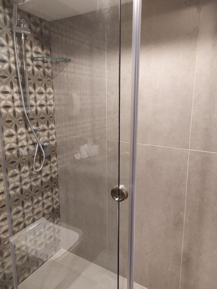Fortune Inn Valley View, Manipal Deluxe Room (Deluxe King) 6
