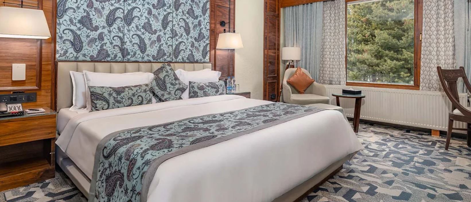 Deluxe Lake Facing Room