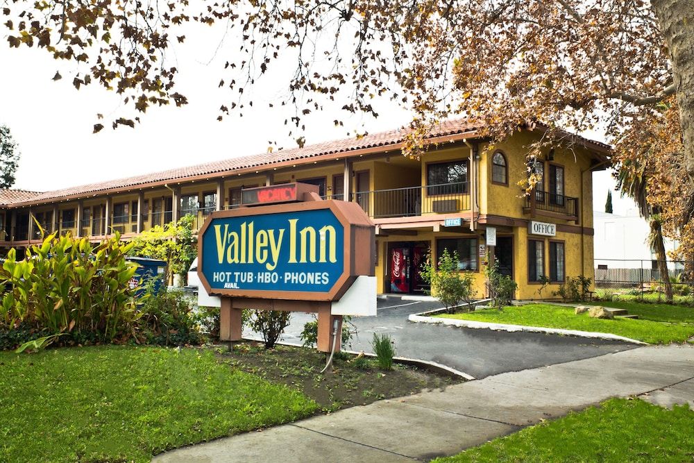 undefined Valley Inn San Jose 2