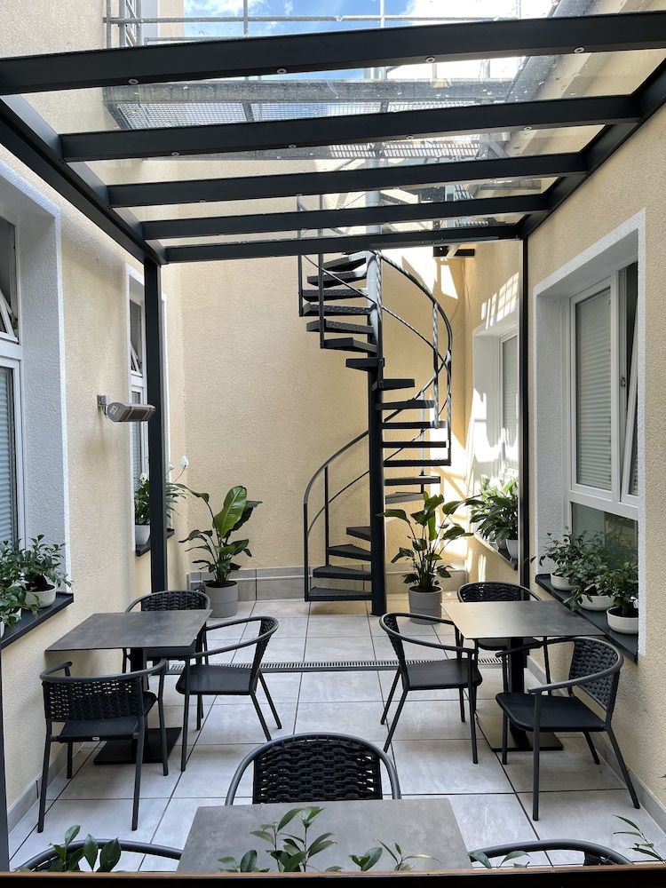 undefined Hotel Palm Premium 8