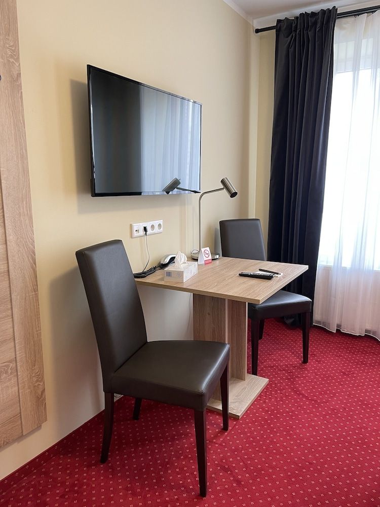 Hotel Palm Premium Economy Triple Room 4