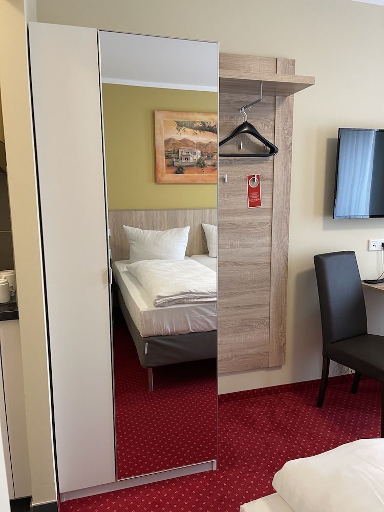 Hotel Palm Premium Economy Triple Room 2