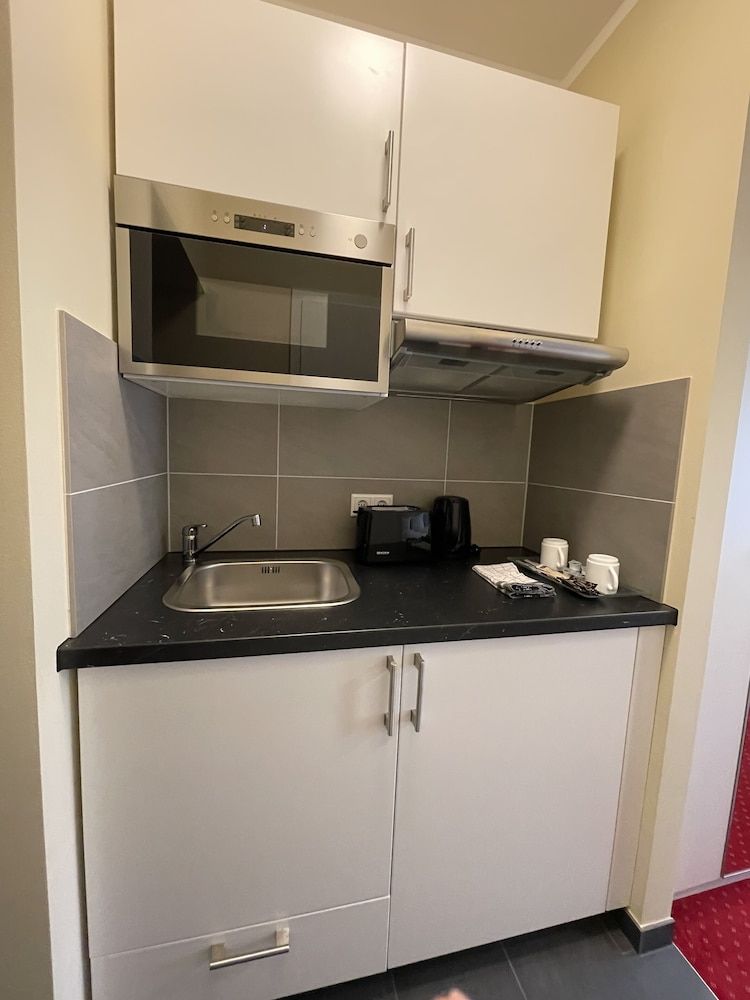 Hotel Palm Premium Economy Triple Room 7