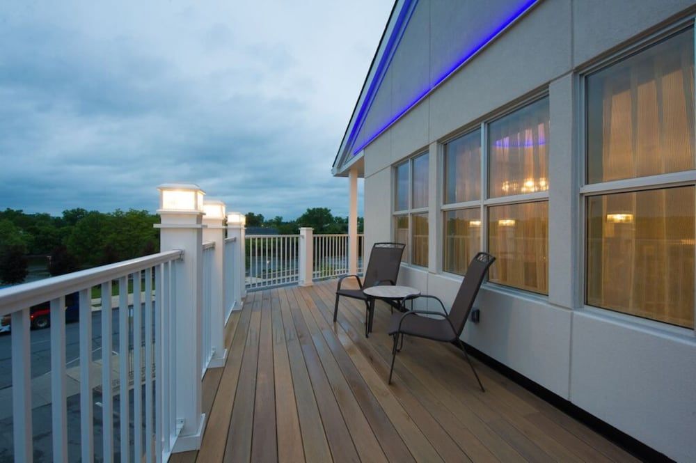 Suite, 1 King Bed, Balcony, River View (with Sofabed)