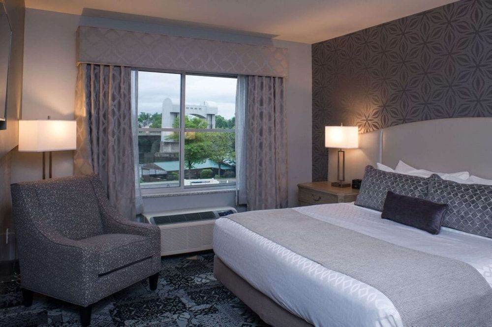 Suite, 1 King Bed, Balcony, River View (with Sofabed)