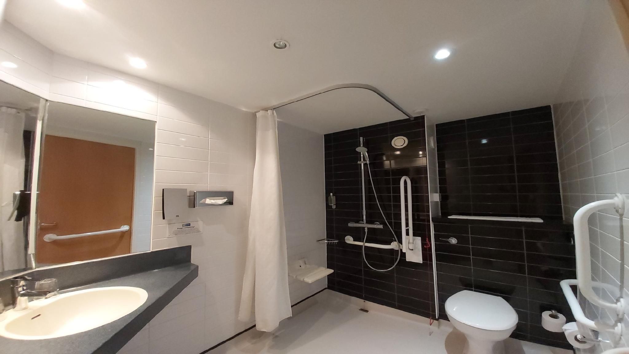 1 Double Bed Accessible