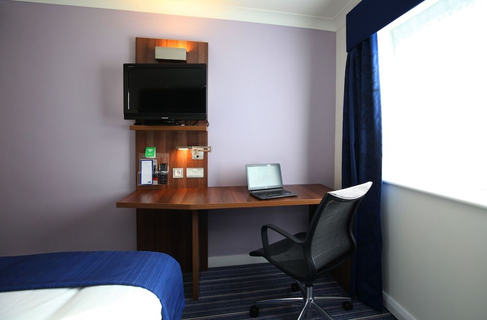 Holiday Inn Express Leeds East by IHG Standard Room, 2 Twin Beds (Free Hot Breakfast) 2