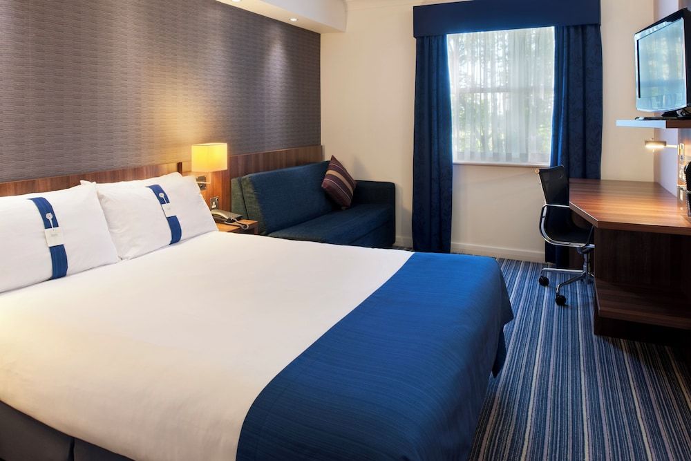 Holiday Inn Express Leeds East by IHG Standard Room, 1 Double Bed with Sofa bed (Free Hot Breakfast) 3