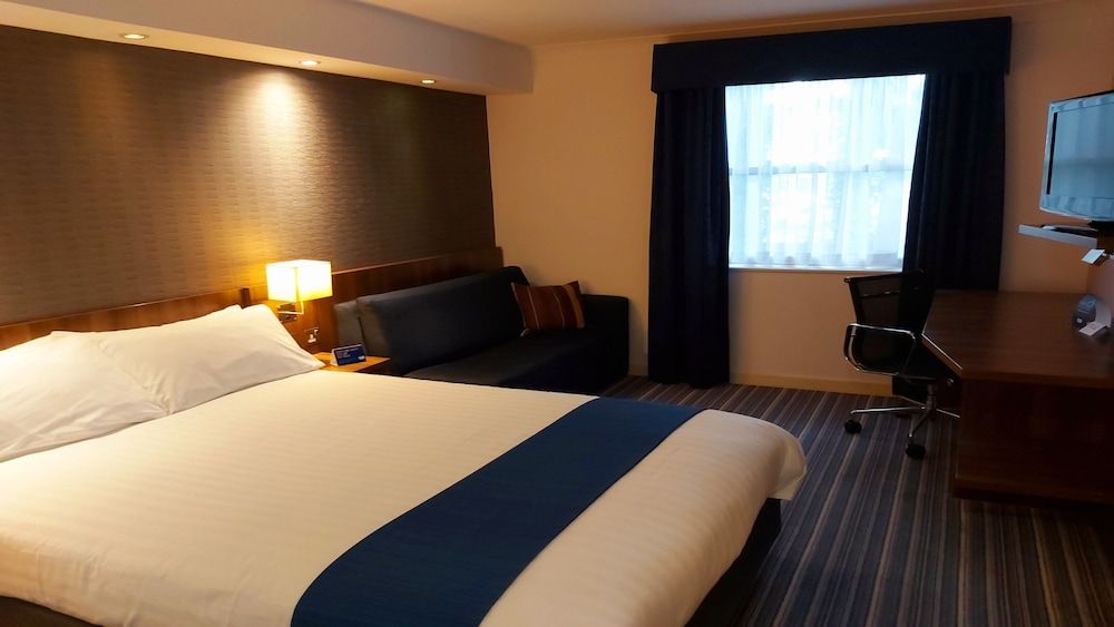 Holiday Inn Express Leeds East by IHG Standard Room, 1 Double Bed with Sofa bed (Free Hot Breakfast) 6