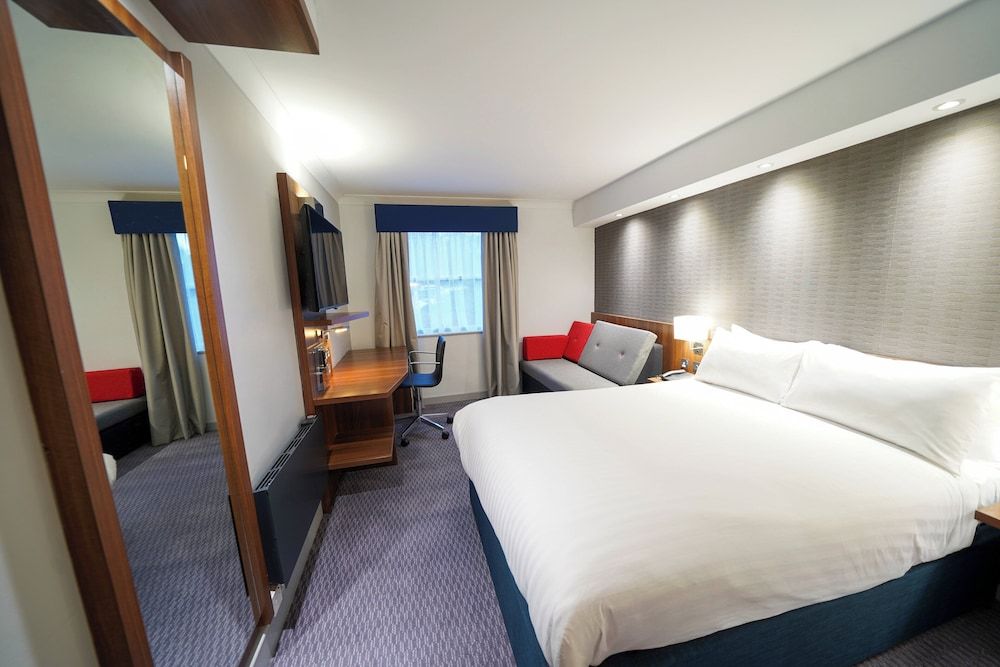 Holiday Inn Express Leeds East by IHG Standard Room, 1 Double Bed with Sofa bed (Free Hot Breakfast) 2