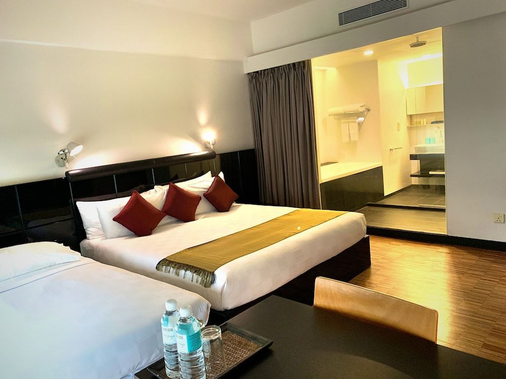 Hotel Maya Kuala Lumpur City Center Deluxe Room 2