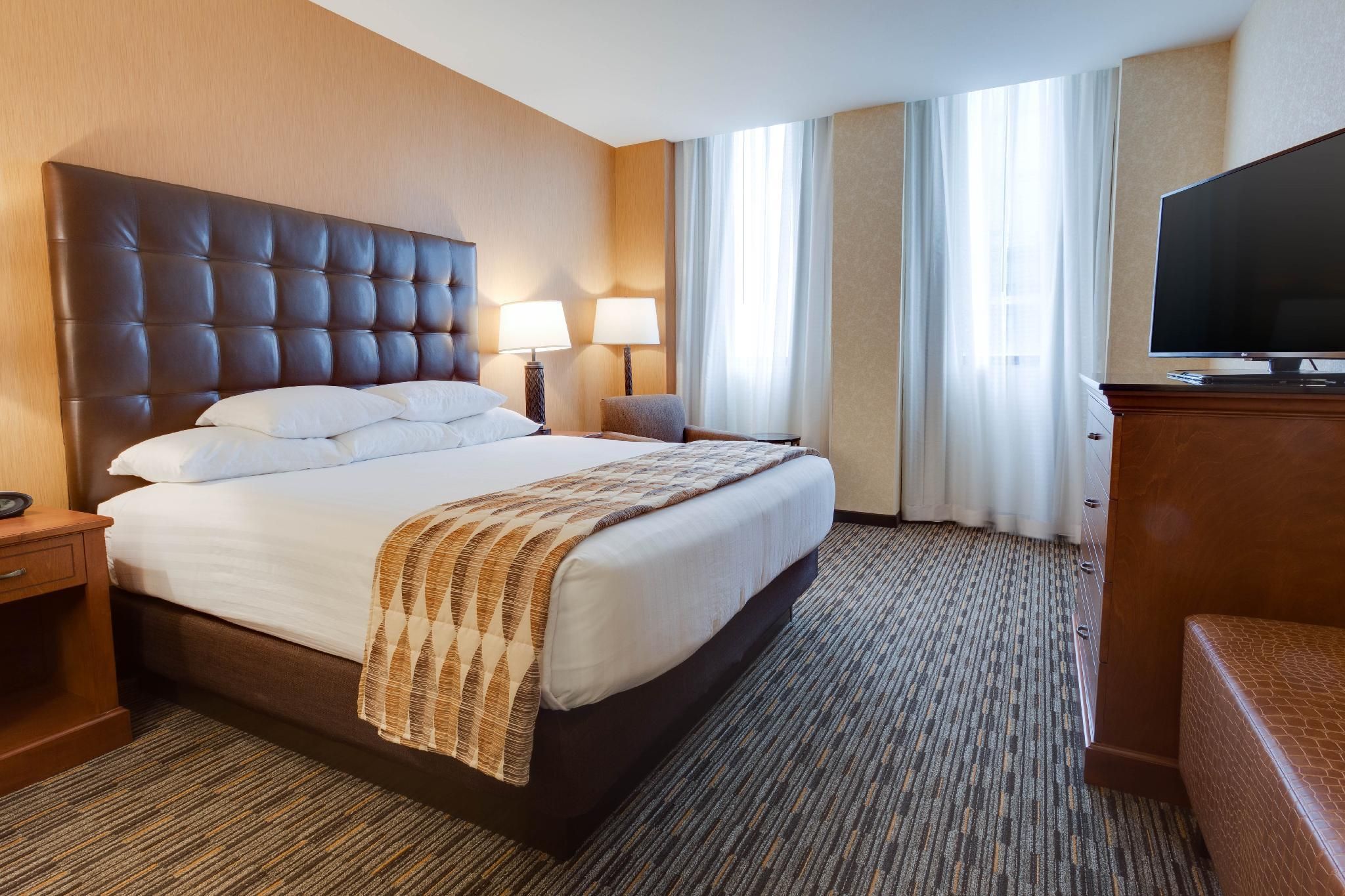 1 King Bed Suite, 2 Rooms with Sofa Sleeper