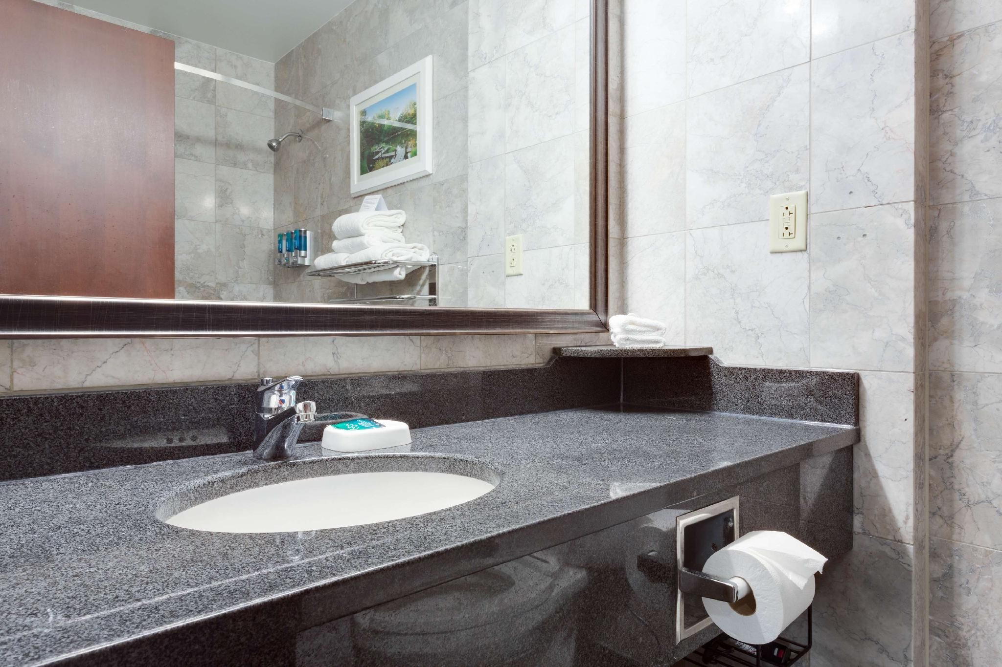 2 Queen Bed Suite, 2 Rooms with Sofa Sleeper, Interior, Accessible with Tub