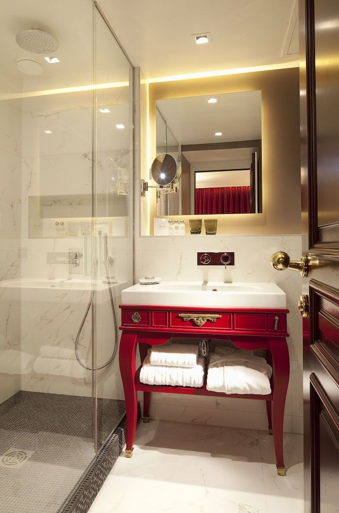 La Maison Favart Classic Room 3