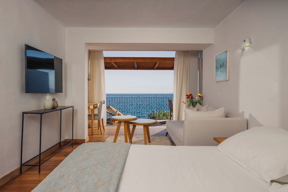 Club Junior Suite (Seafront View)