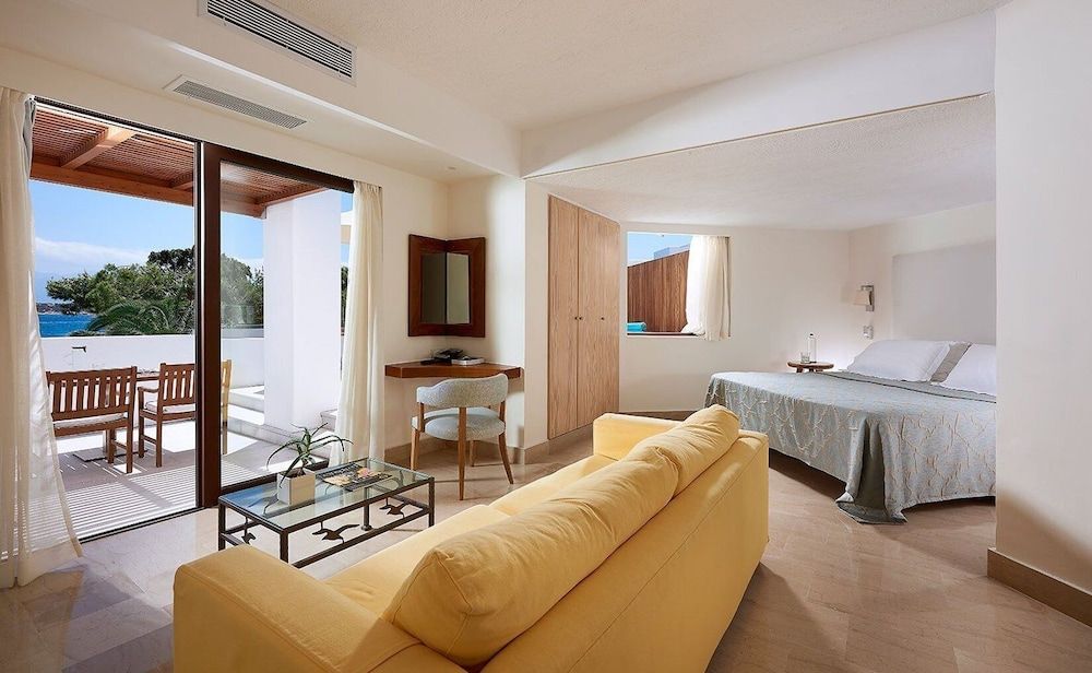 Junior Suite Outdoor Hot Tub Sea View