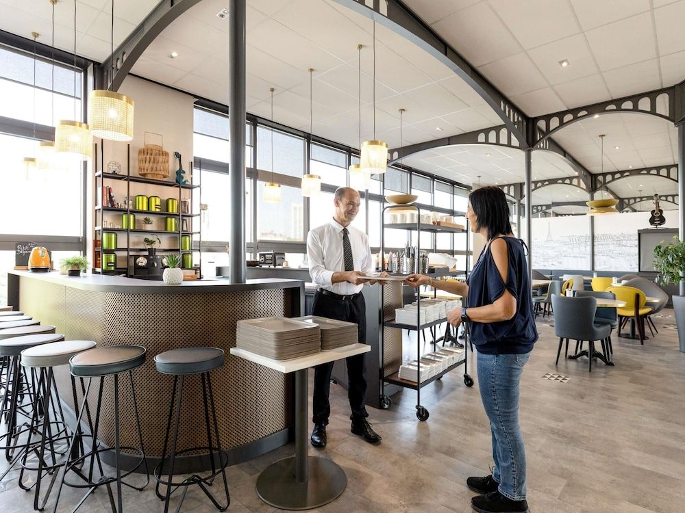 undefined ibis Paris Porte De Montreuil 8