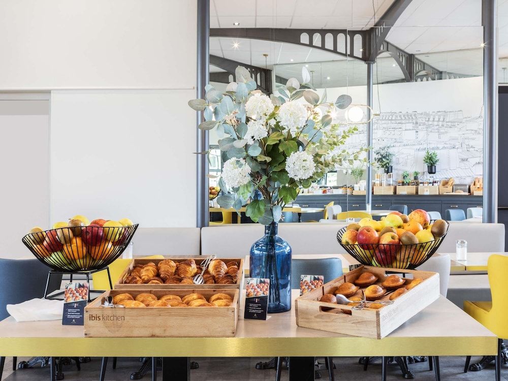 undefined ibis Paris Porte De Montreuil 10