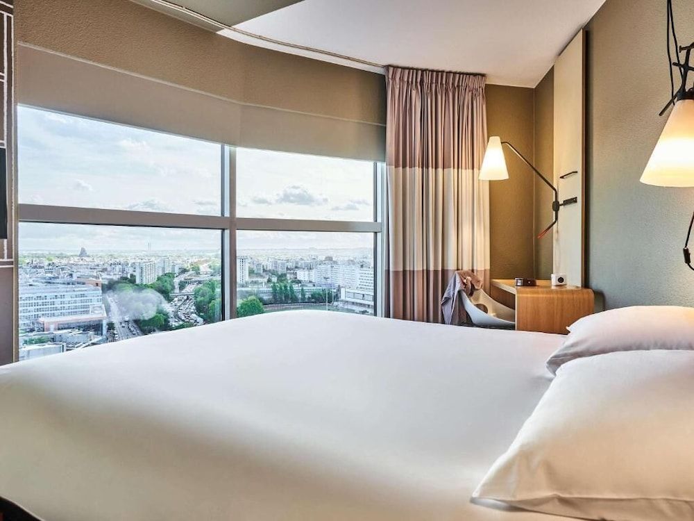 Standard room with 1 double bed (city view)