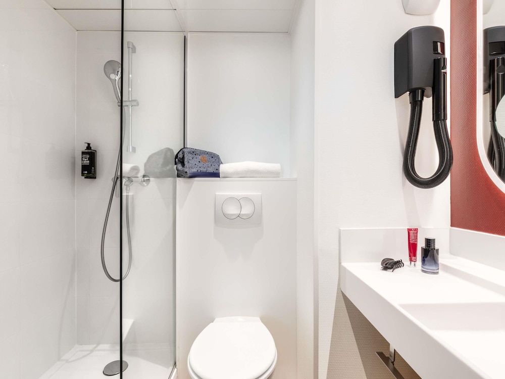 undefined ibis Paris Porte De Montreuil 3