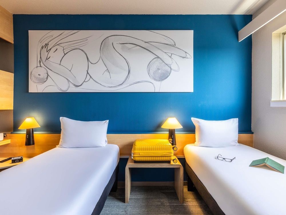 ibis Paris Porte De Montreuil Standard Room with 3 Single Beds 3