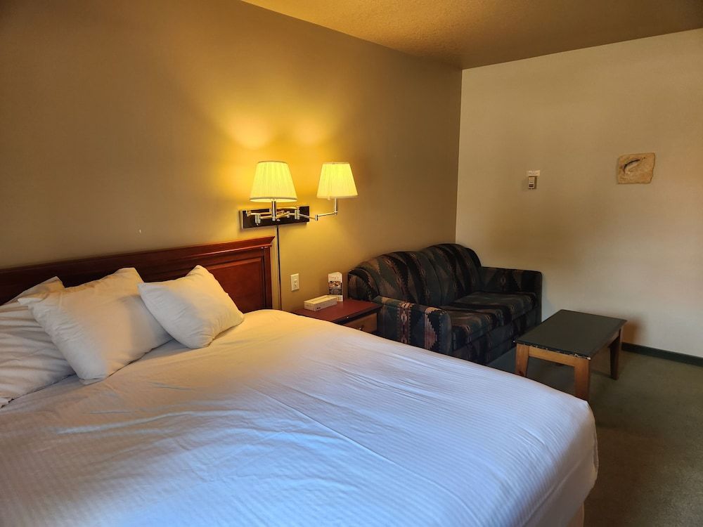 Waterton Lakes Lodge Resort Standard Suite, Kitchen 9