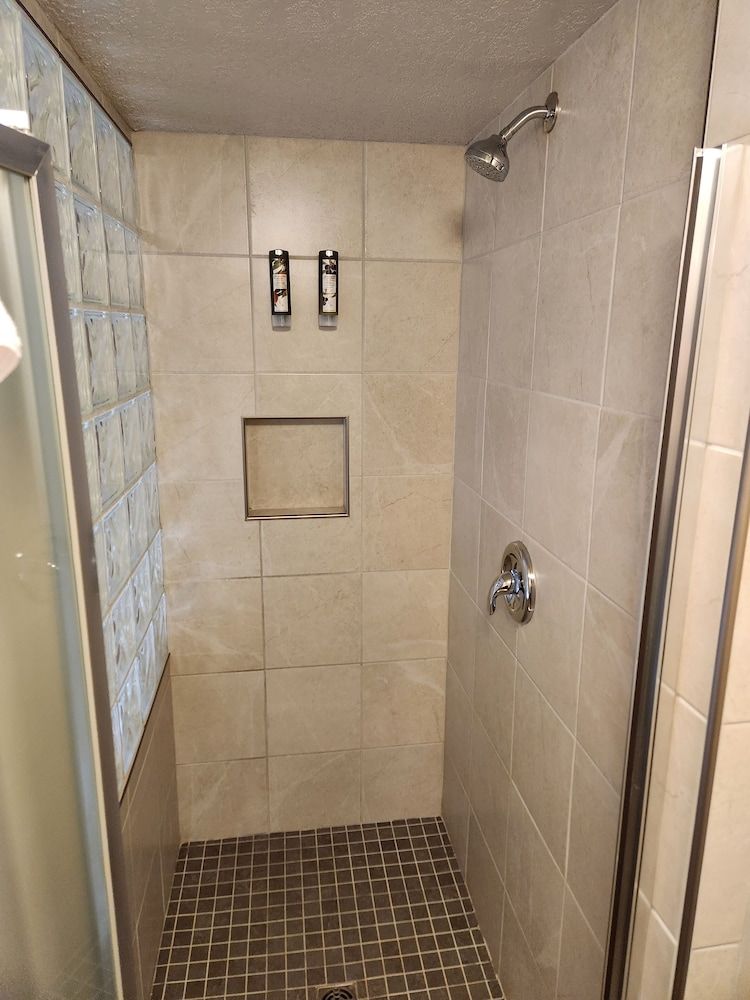 Waterton Lakes Lodge Resort Deluxe Room, 1 King Bed 12