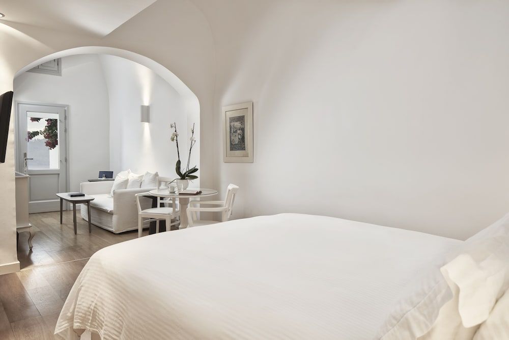 Katikies Santorini – Pelagos House – The Leading Hotels of the World Junior Suite