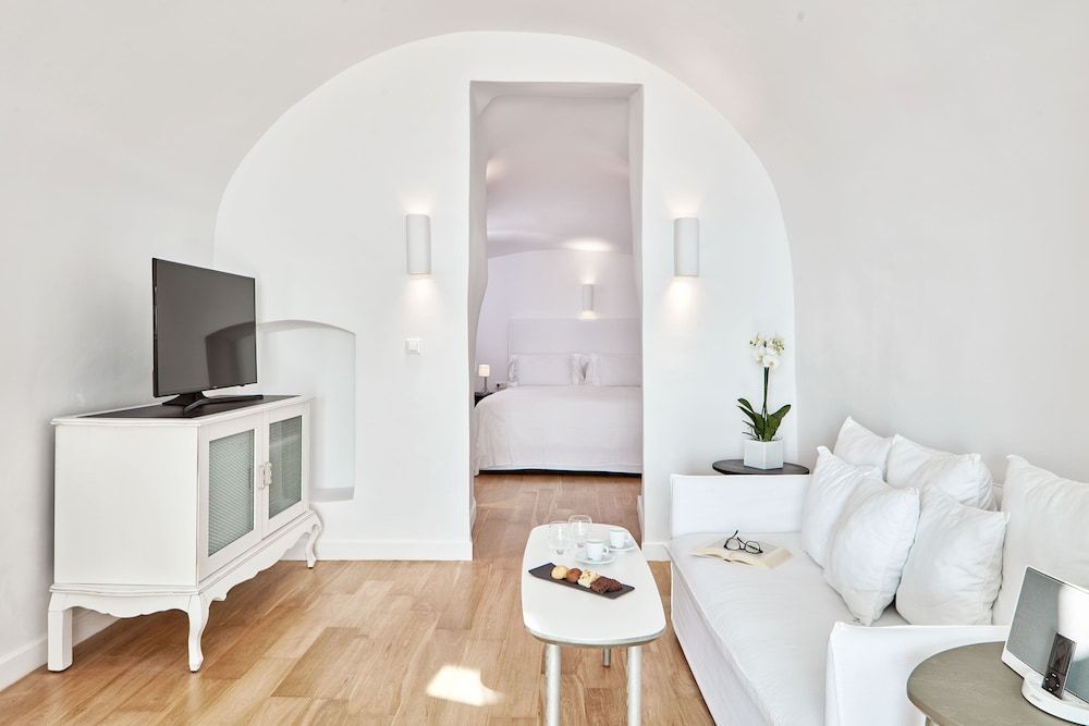 Katikies Santorini – Pelagos House – The Leading Hotels of the World Junior Suite 12