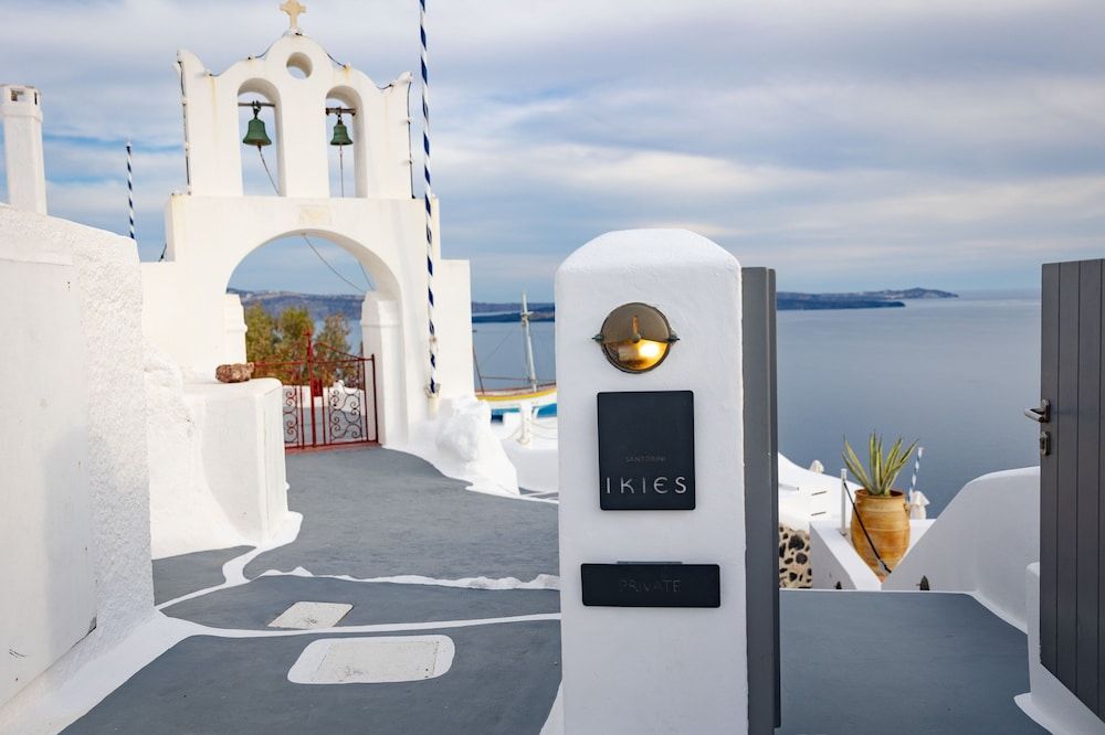 undefined Katikies Santorini – Pelagos House – The Leading Hotels of the World 2