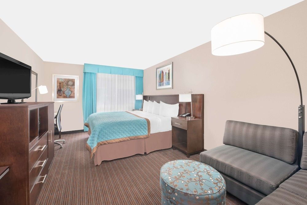 Suite, 1 King Bed, Jetted Tub