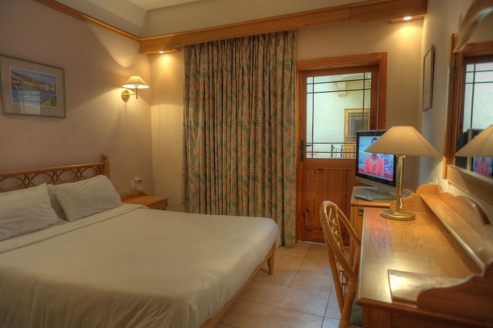 Saint Patrick's Hotel Standard Twin Room, Courtyard View 2