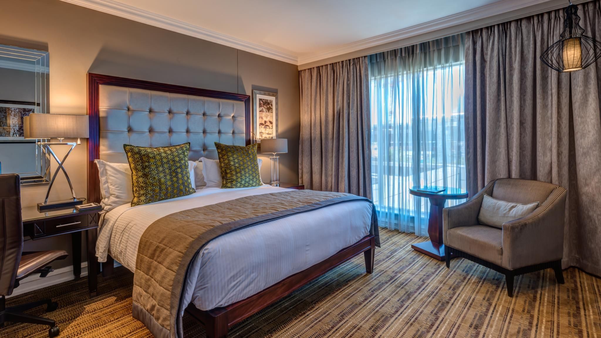 InterContinental Johannesburg O.R Tambo Airport by IHG 1 King Classic 10