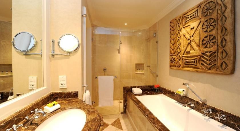 InterContinental Johannesburg O.R Tambo Airport by IHG 1 King Classic 15