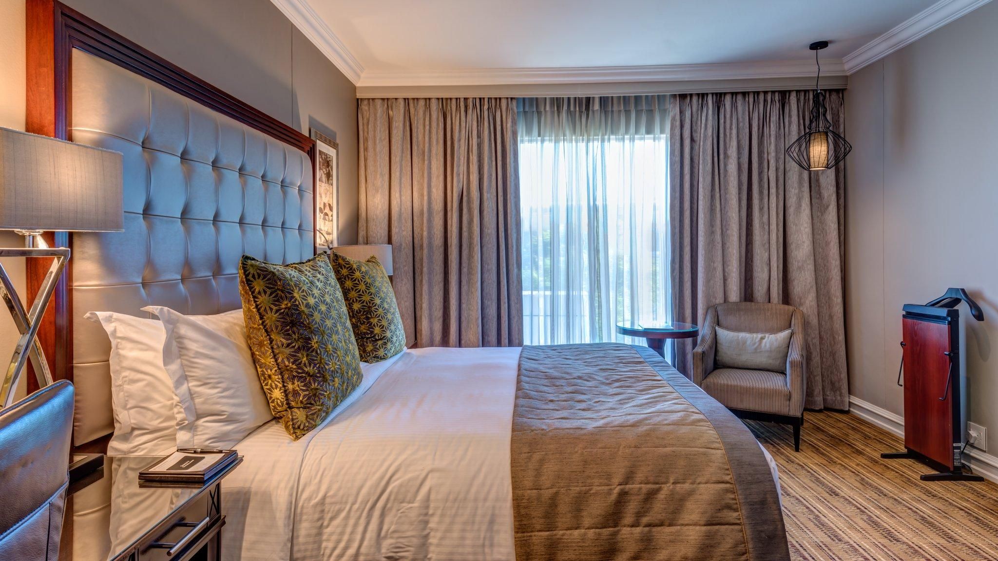 InterContinental Johannesburg O.R Tambo Airport by IHG 1 King Classic 8
