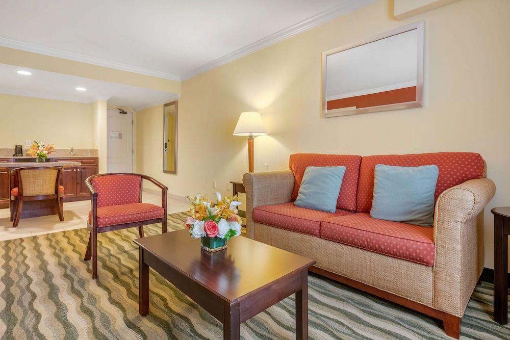 Best Western Plus Palm Beach Gardens Hotel & Ste & Conf Ctr Suite, 1 King Bed, Accessible, Non Smoking (Walk-in Shower;with Sofabed) 4