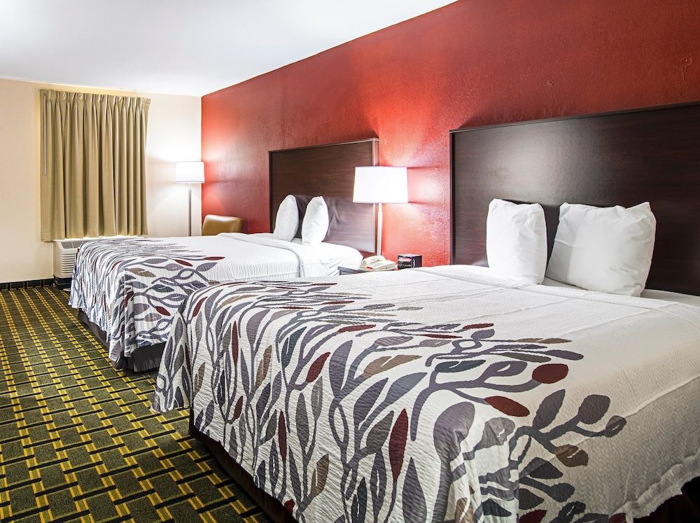 Red Roof Inn & Suites Greenwood, SC Deluxe Room, 2 Double Beds, Non Smoking 3