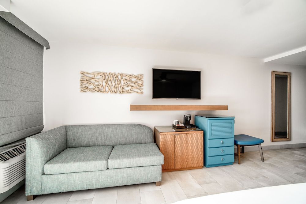 Chesapeake Beach Resort Ocean View King 8