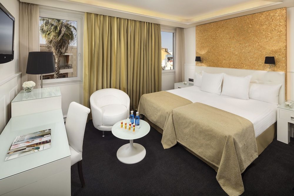Two Bedroom Suite Red Level (4+2)