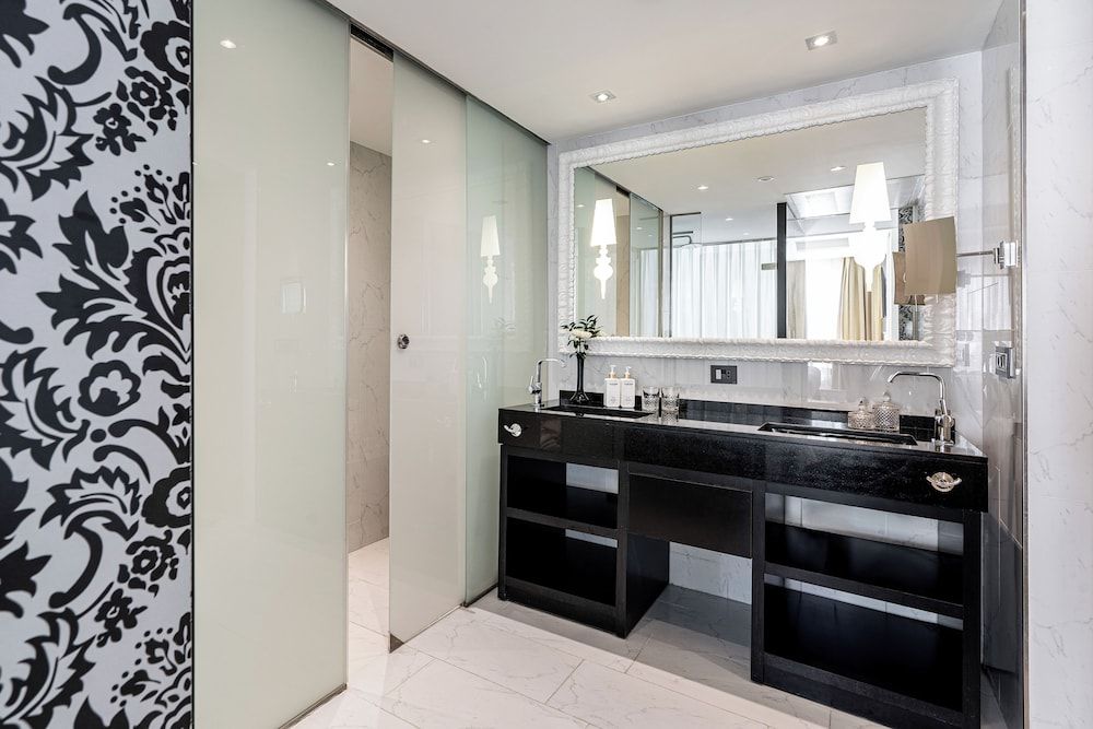 Hotel Colón Gran Meliá Deluxe Room 4