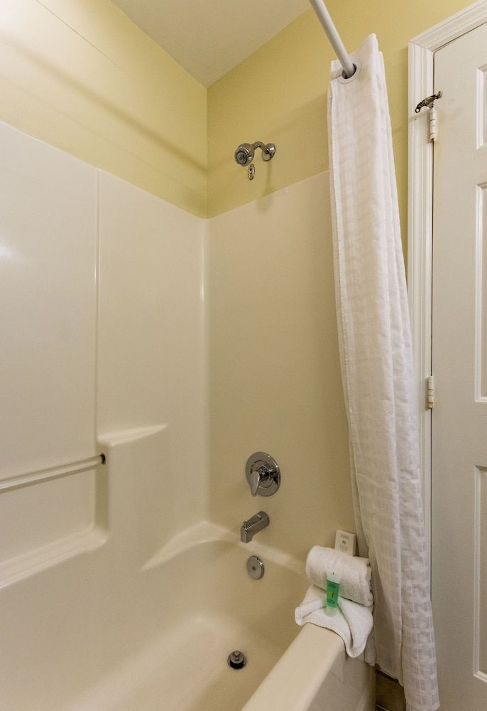 Sunshine Suites Resort Deluxe Suite, 2 Queen Beds 3