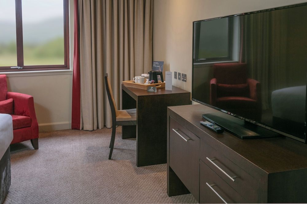 Glasgow Westerwood Spa & Golf Resort Classic Twin Room 5