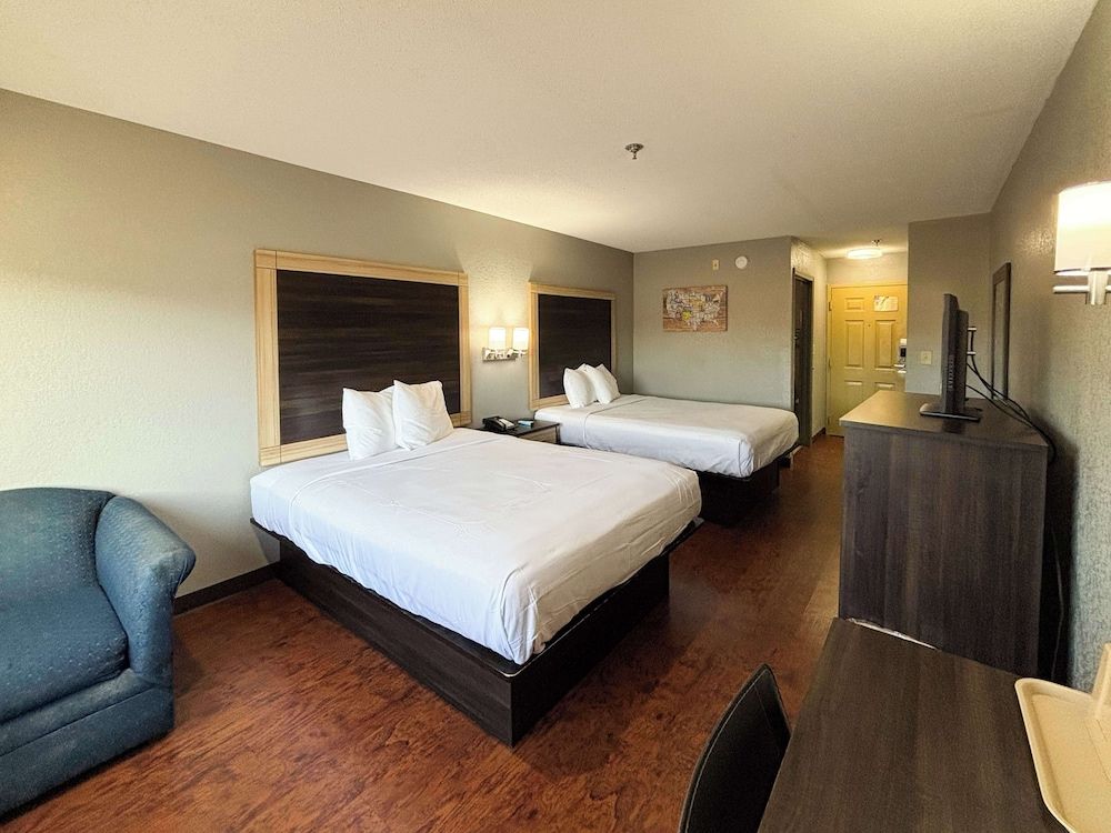 Deluxe Room, 2 Queen Beds, Non Smoking, Refrigerator & Microwave